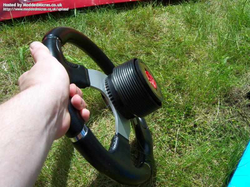 Steering wheel and Boss kit Micra Sports Club