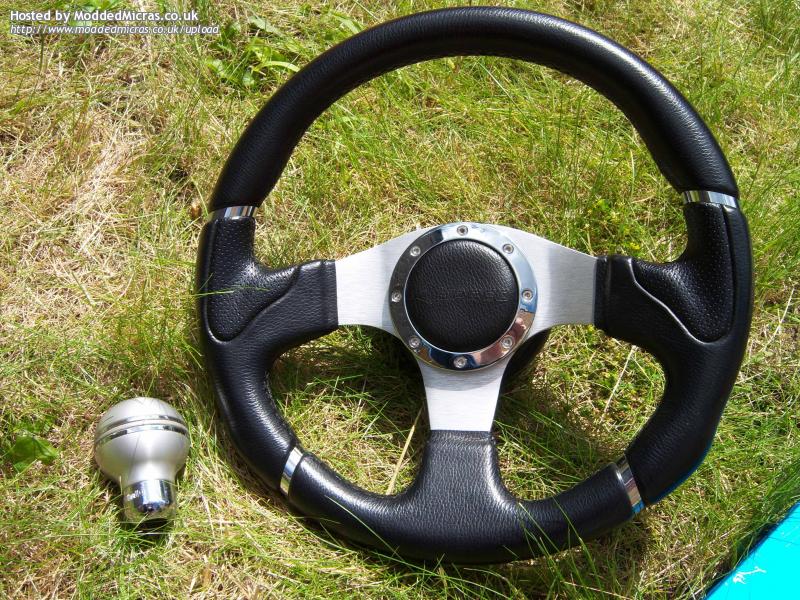 Steering wheel and Boss kit Micra Sports Club